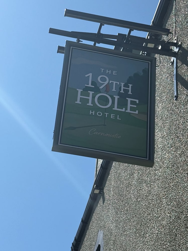 19Th Hole Hotel 3/71