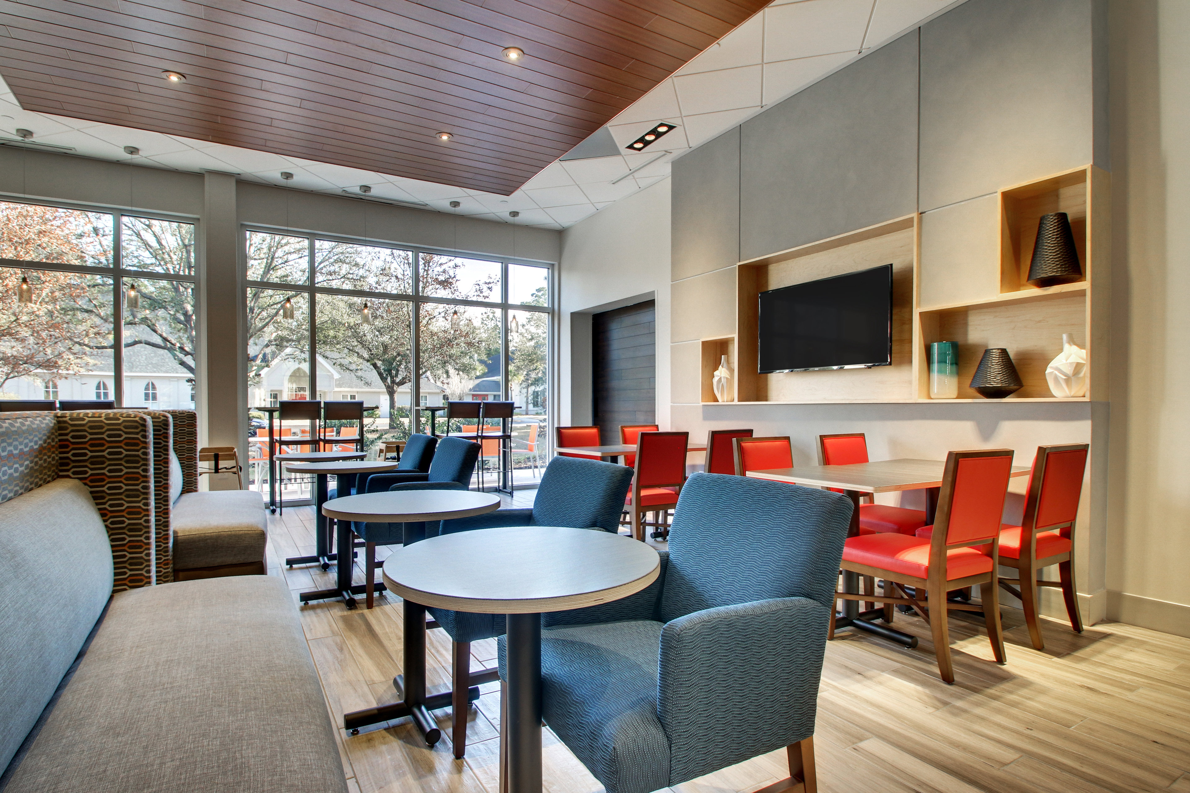 Holiday Inn Express Suites Charleston Ne Mt Pleasant Us17 31/40