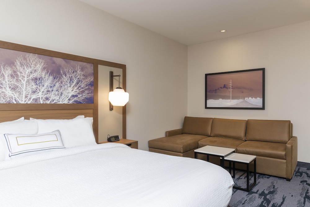 Fairfield Inn And Suites Fair Oaks Farms 11/56