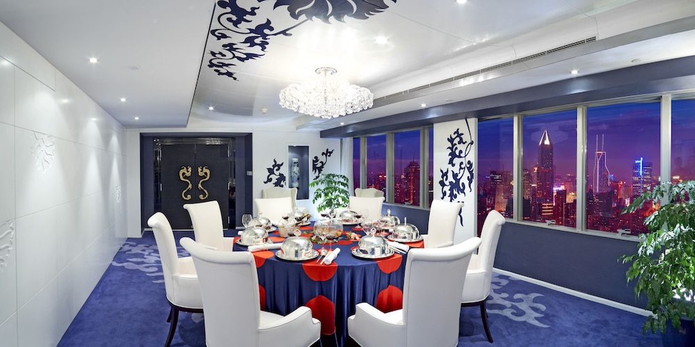 Jin Jiang Tower Hotel 51/63