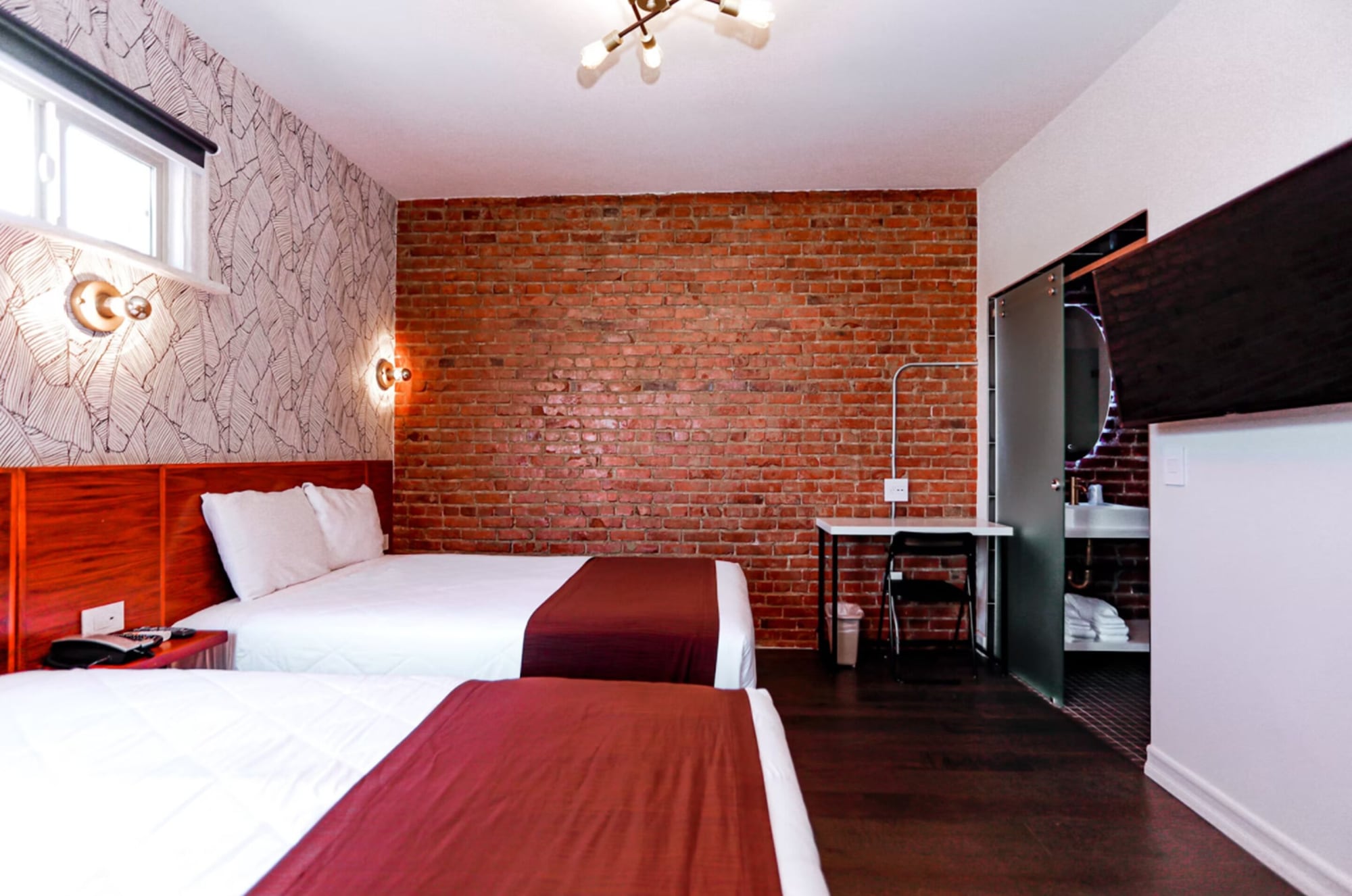 ROOM, 2 DOUBLE BEDS