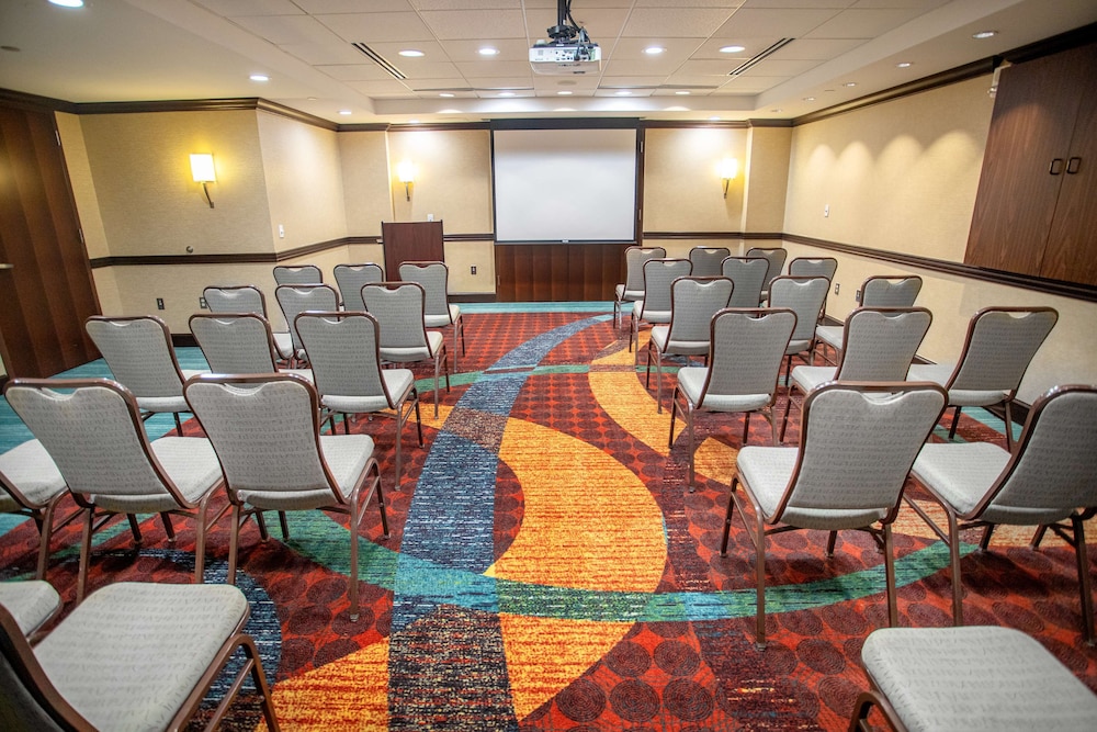 Hilton Garden Inn Bethesda Downtown 57/76