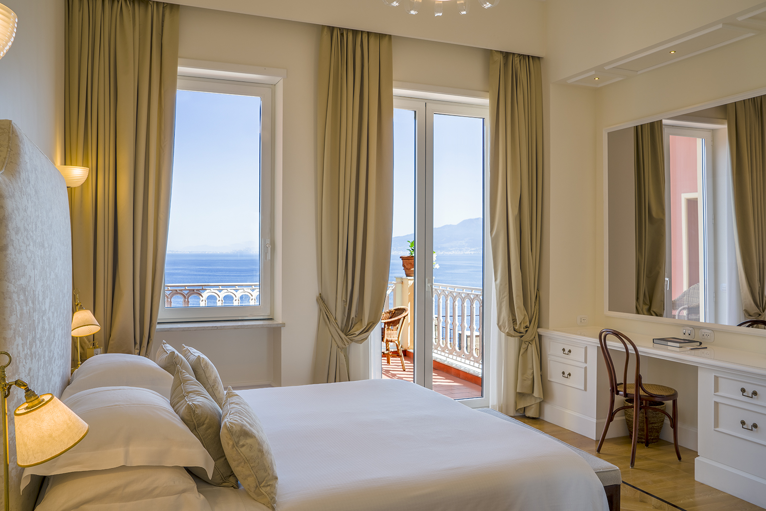 Deluxe, Double Bed, Sea View, Grand Hotel Excelsior Vittoria - Sorrento 2/2