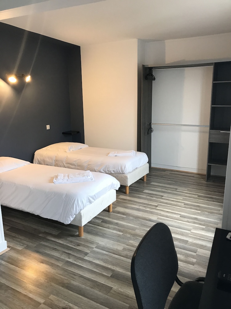 Room, Twin Beds