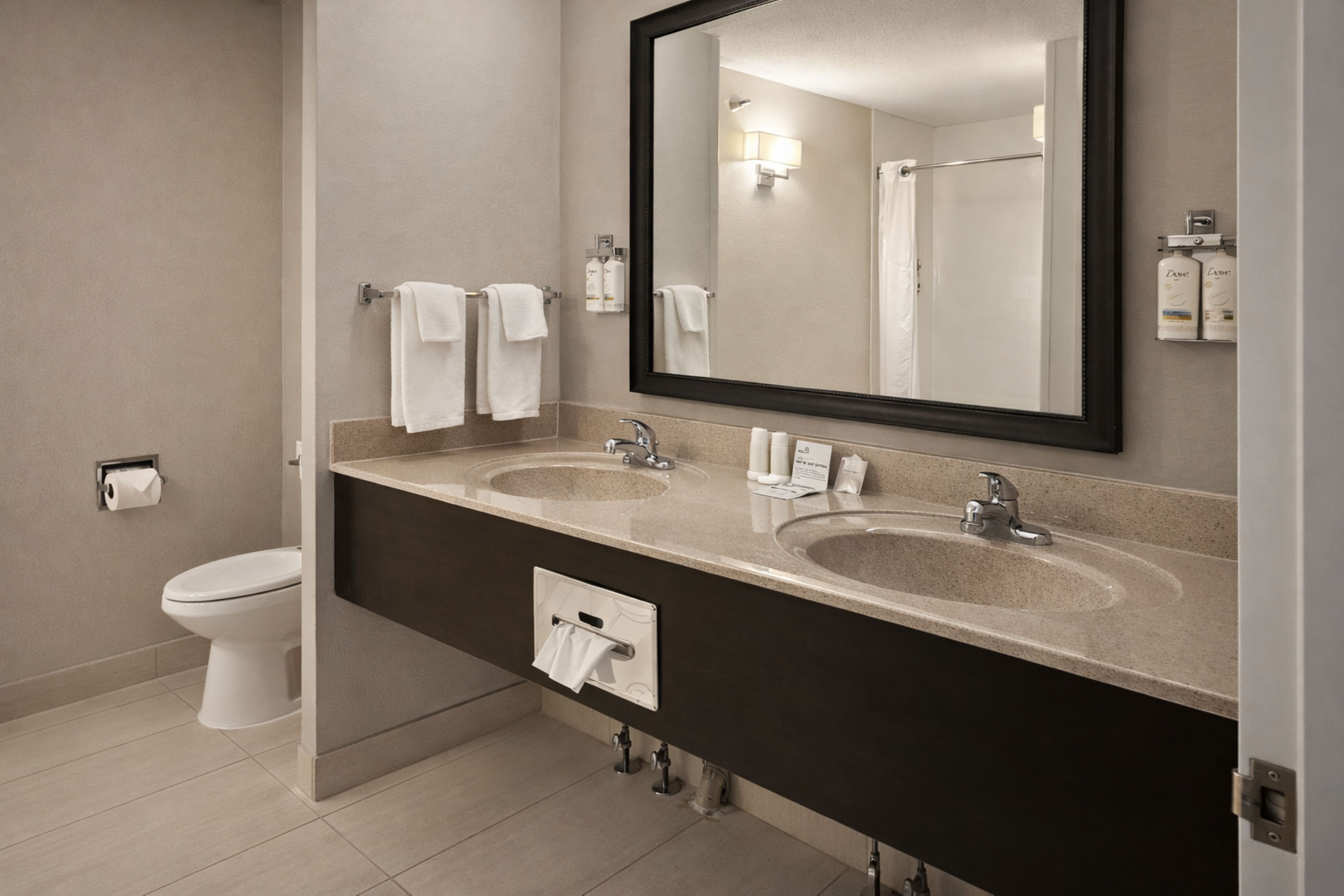 Holiday Inn Express Hotel Suites Winner 74/74