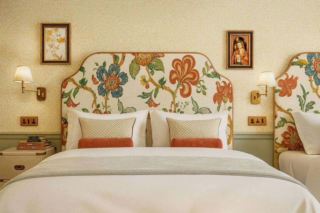 Manor, Suite, 2 King Beds