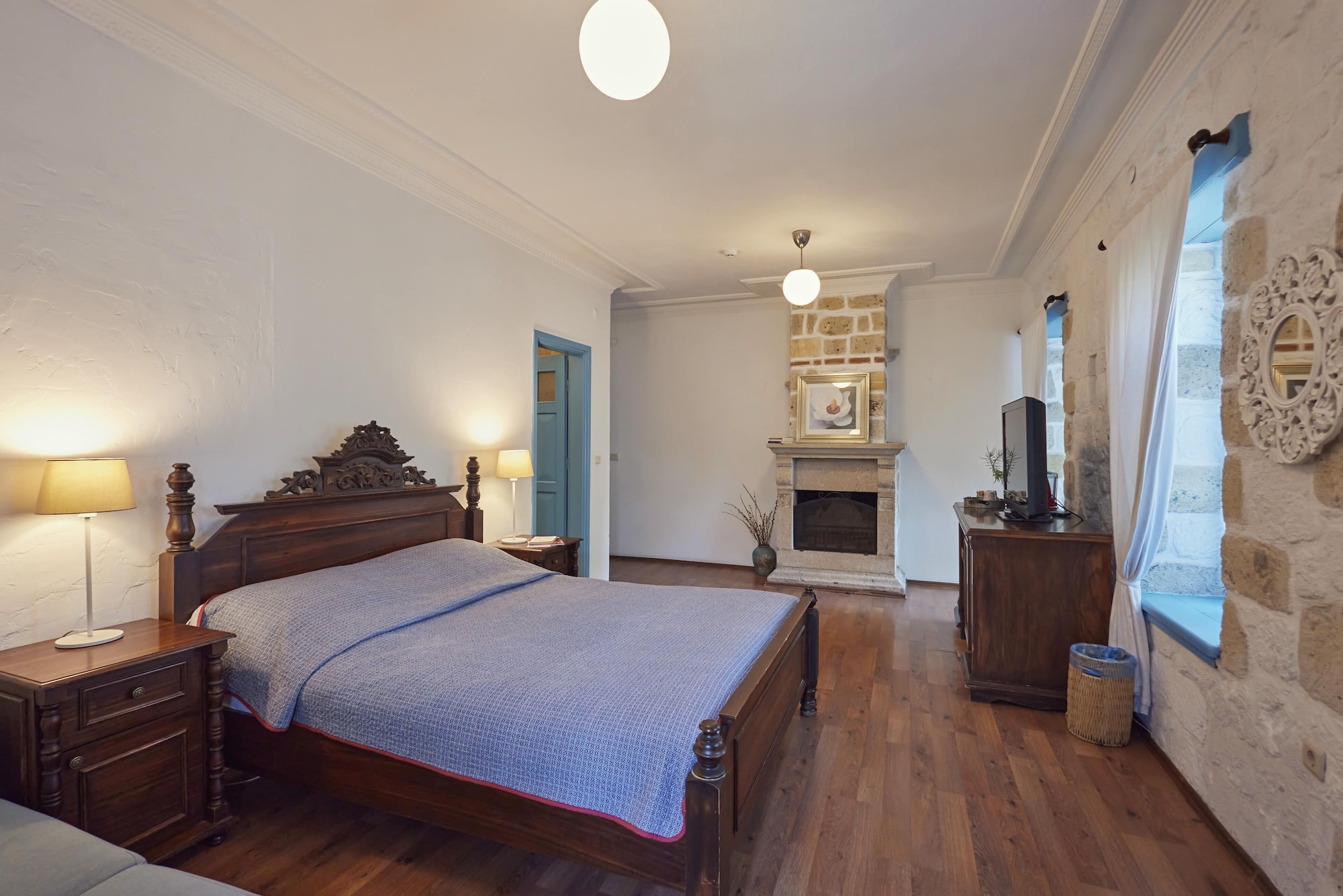 ROOM, DOUBLE BED