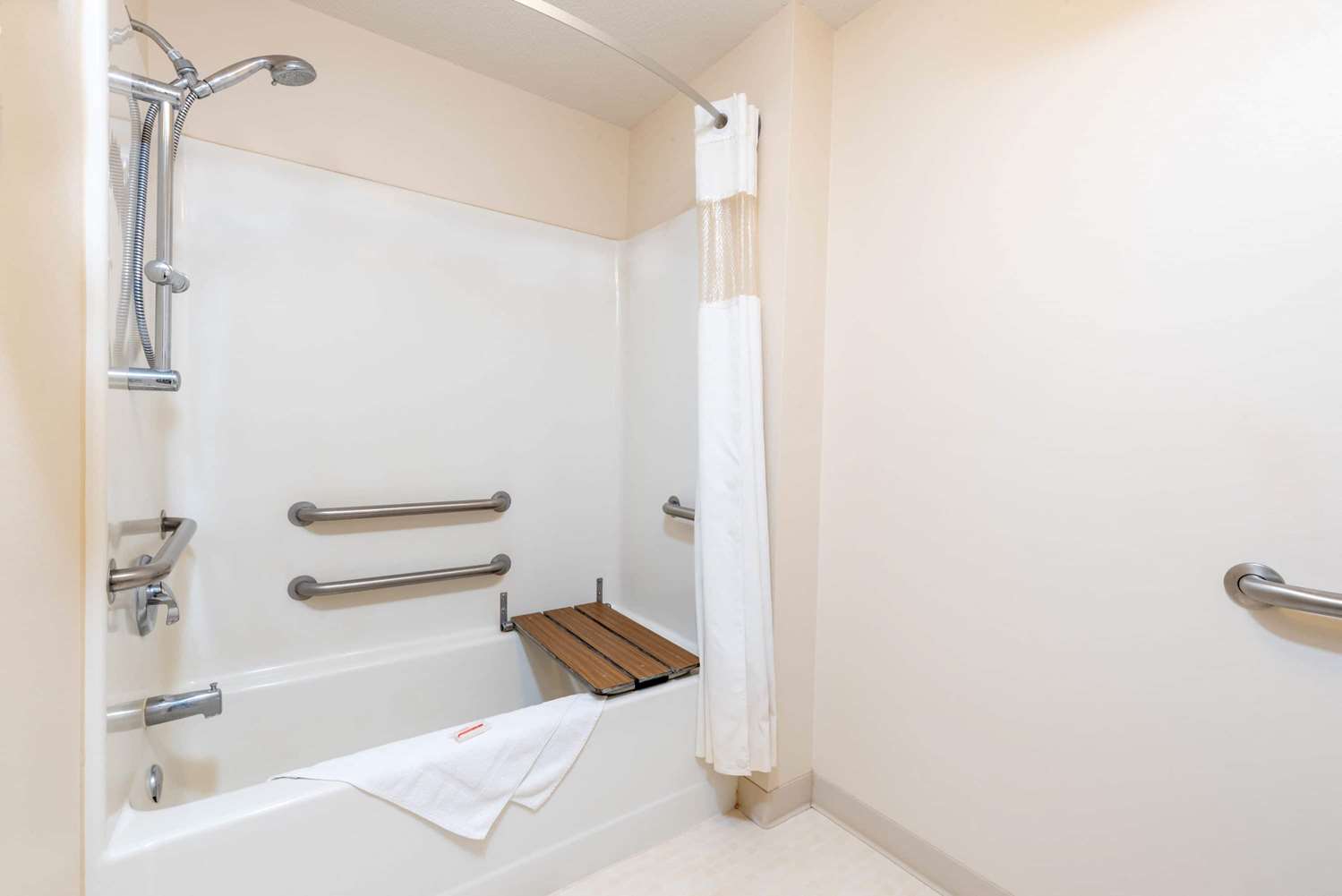 Summerset Hotel and Suites Rapid City West 19/20