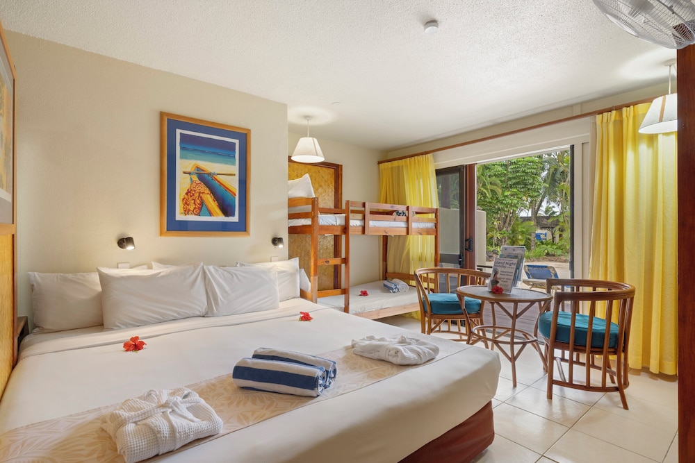 2 Bedrooms, Connecting, Family Suite, King and Twin Beds, Beach Side