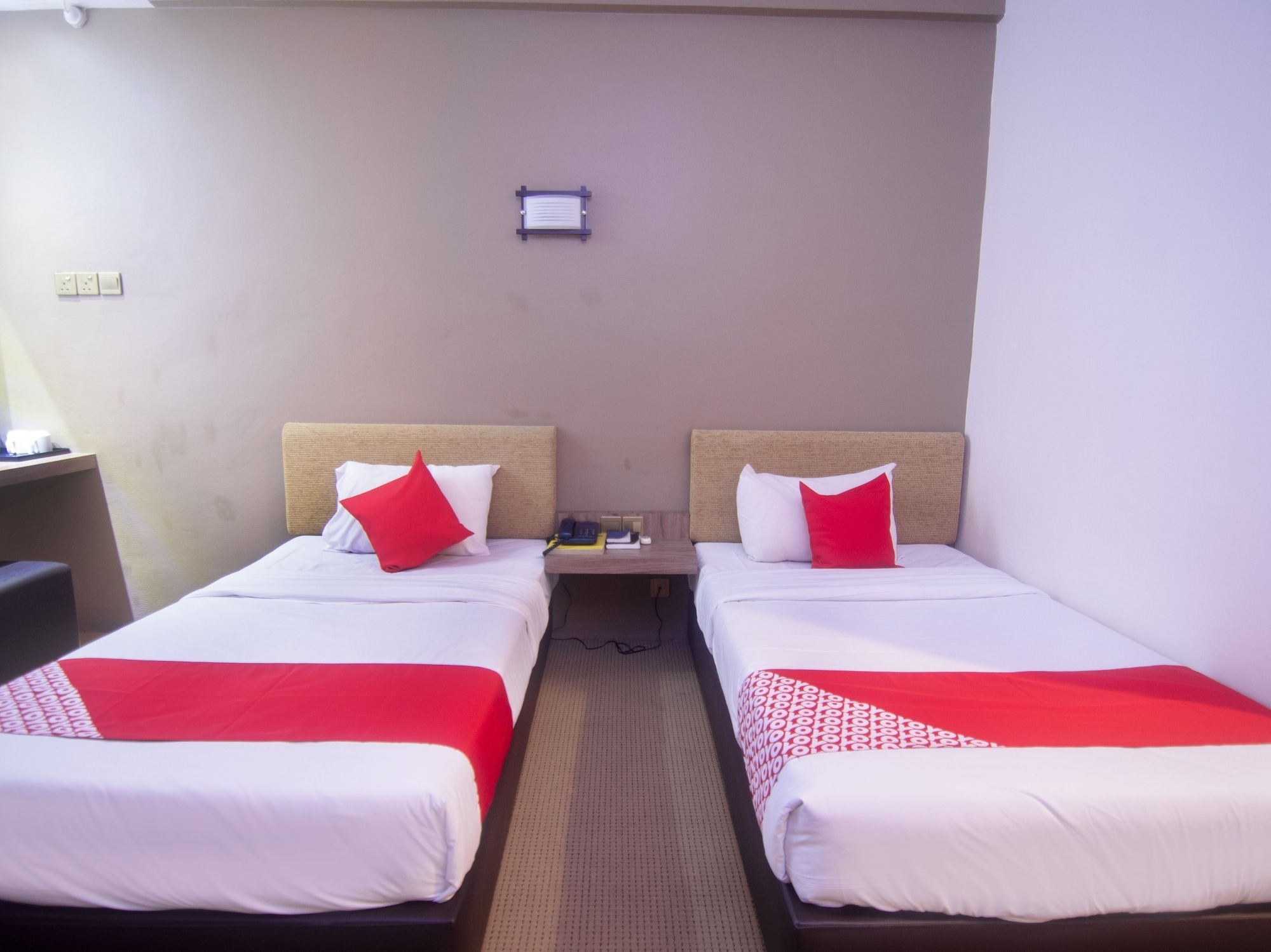 DELUXE, TWIN BEDS
