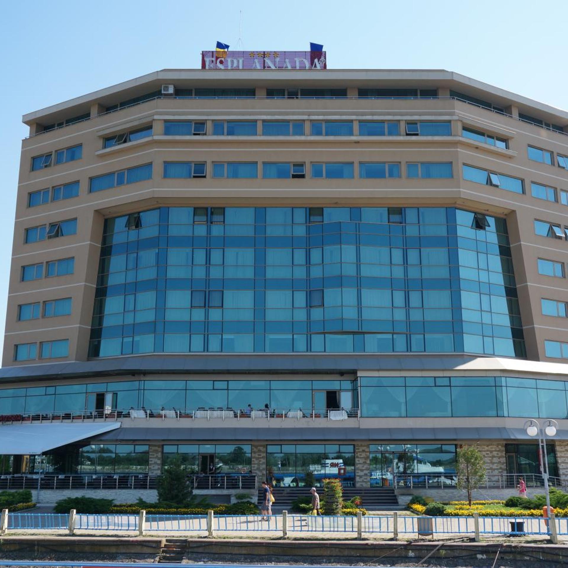 Esplanada Hotel 6/50