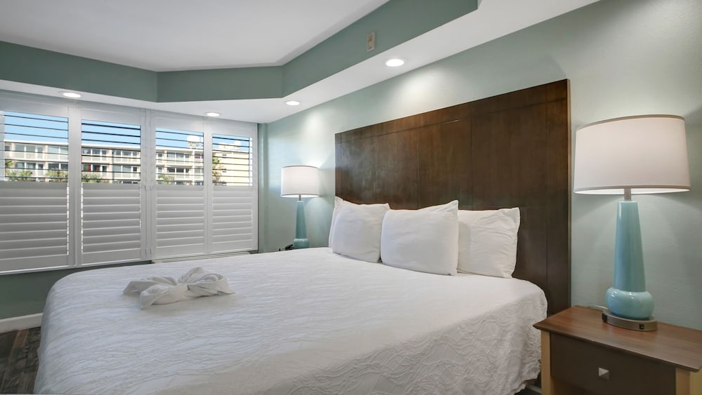 The Boardwalk Inn Suites 13/50