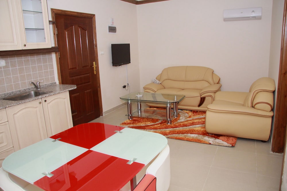 Sedrh Hotel 7/30