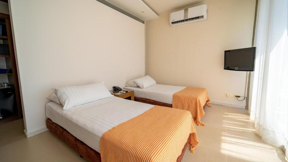 ROOM, TWIN BEDS