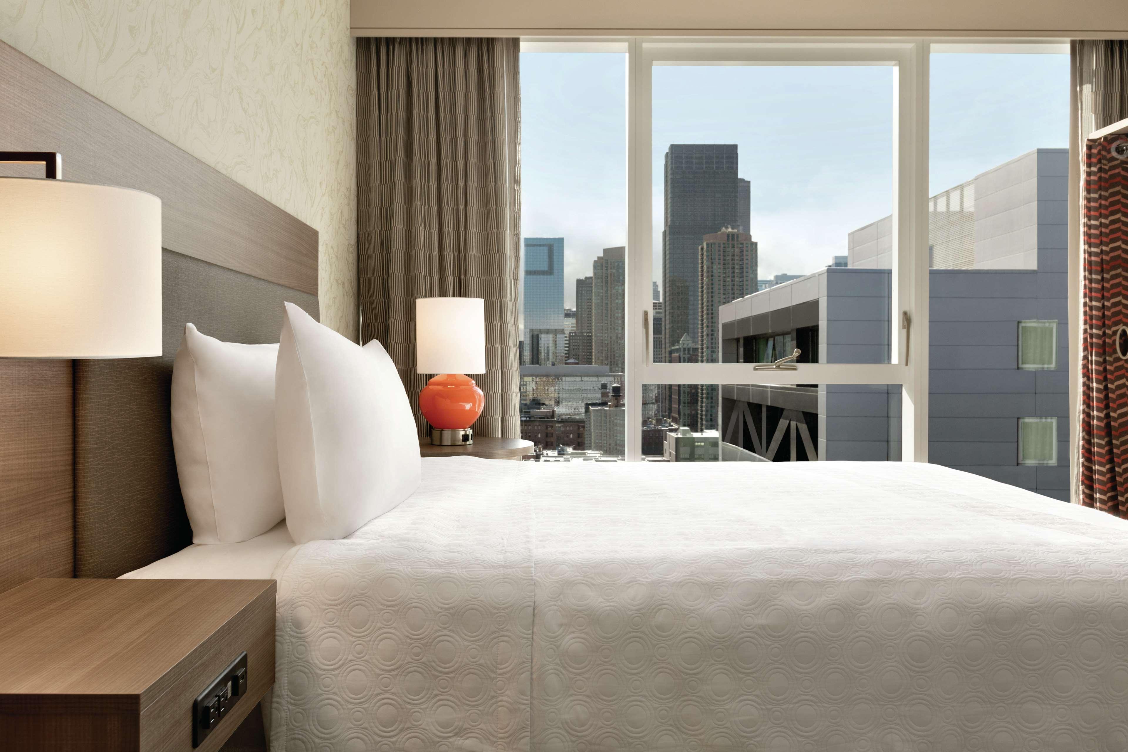 STUDIO, SUITE, QUEEN BED, CITY VIEW
