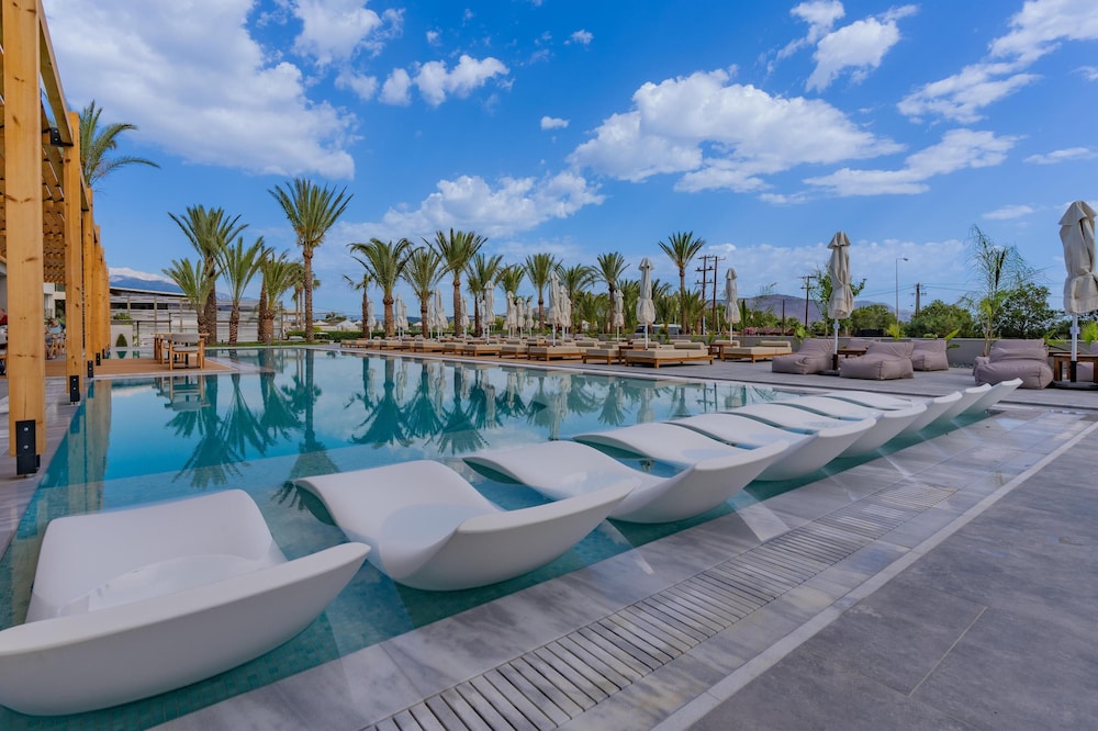 Georgioupolis Suites 50/71