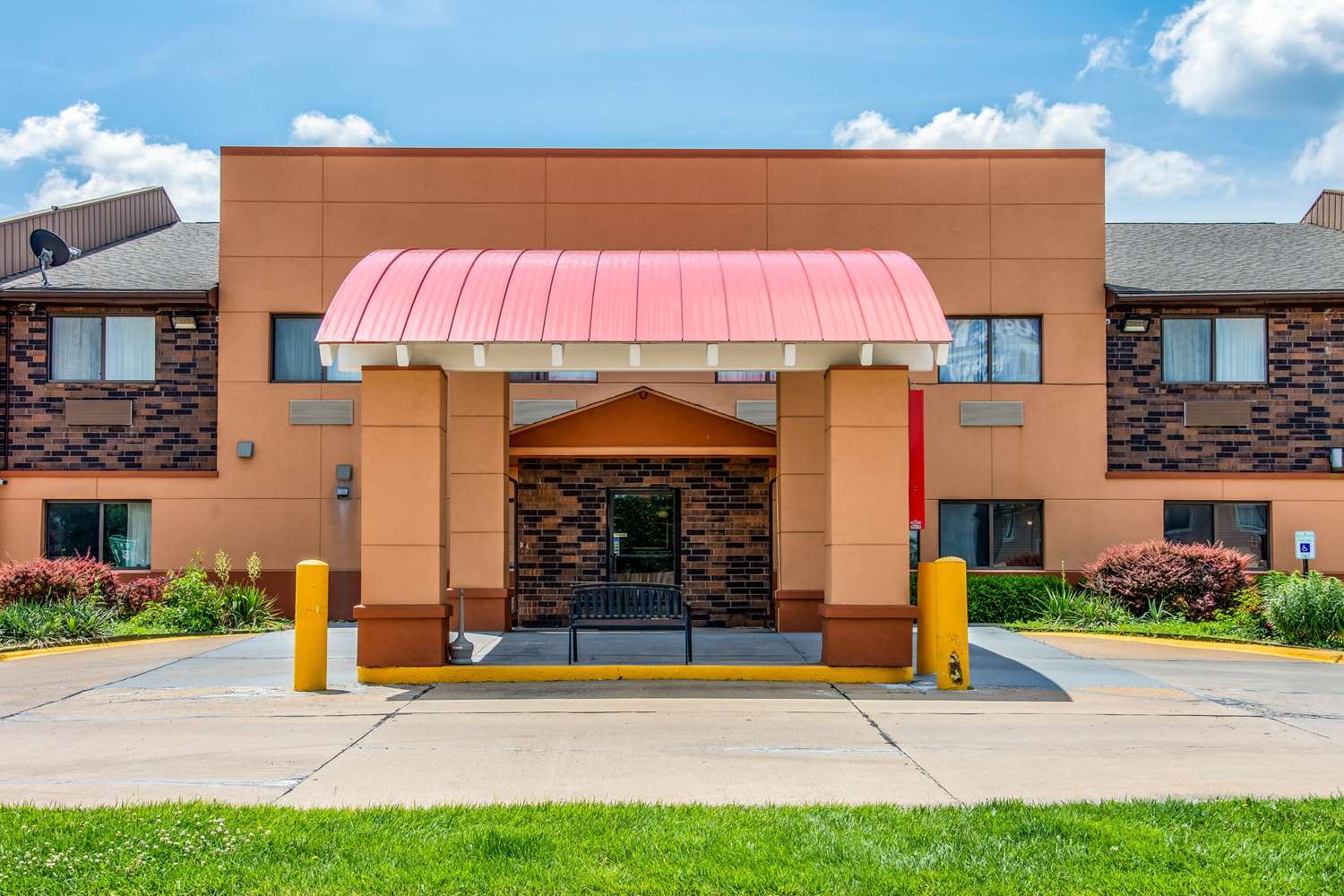 Econo Lodge Topeka at Wanamaker 2/16