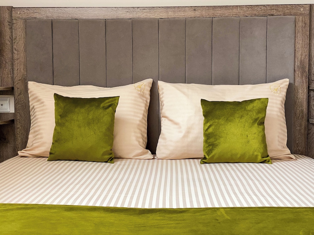 Alex Hotel 43/70