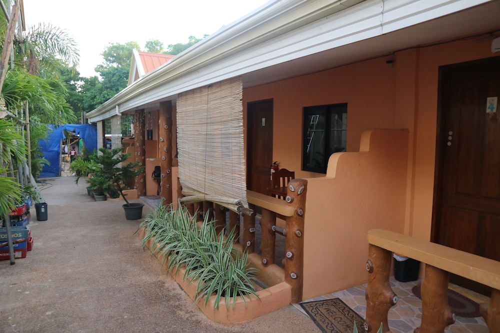 Golden Sam Resort 1/43
