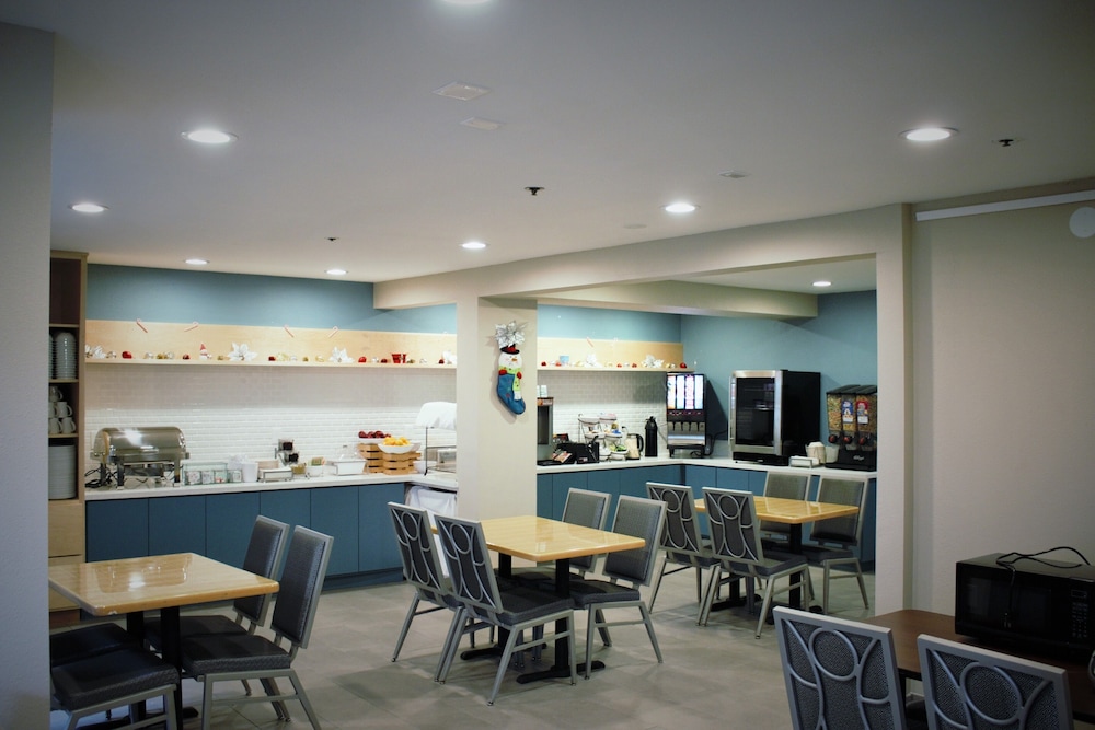 Country Inn & Suites by Radisson, Monterey Beachfront-Marina, CA 25/31
