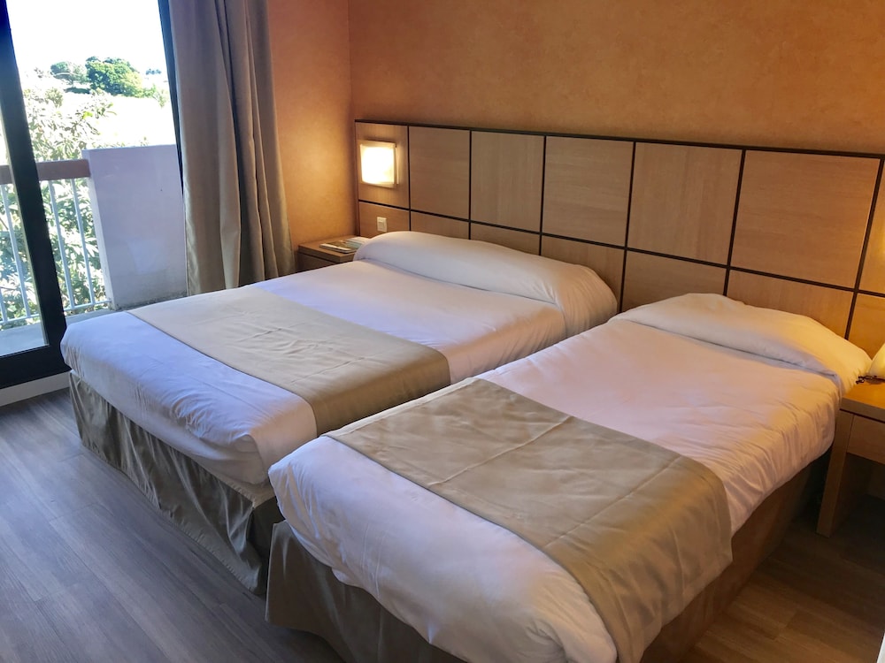 ROOM, TRIPLE
