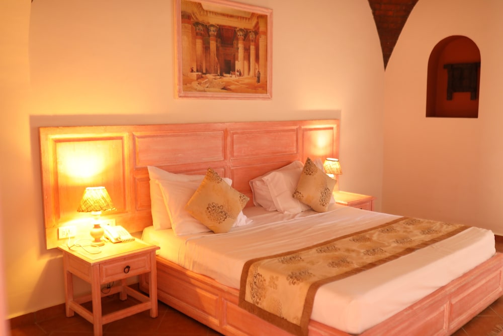 1 BEDROOM, STANDARD, DOUBLE BED, POOL VIEW