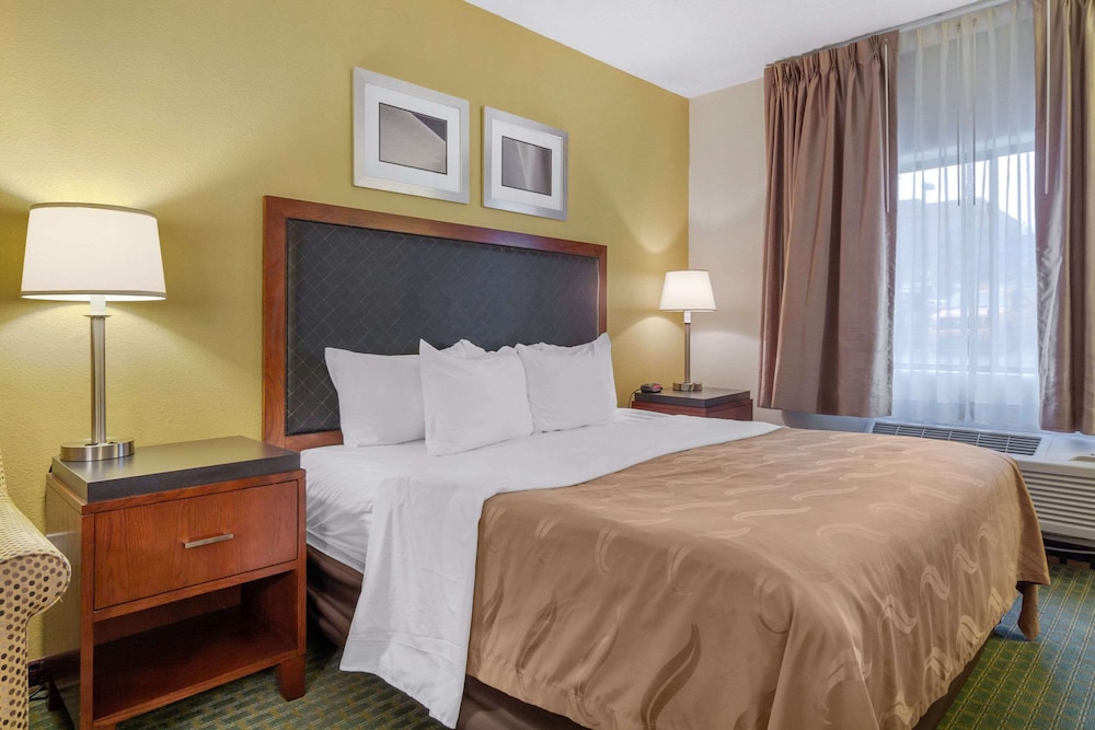 Spark by Hilton Lakewood Denver Southwest 30/54