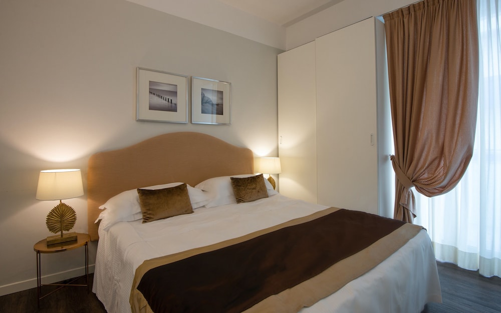 شقة بريستيج بسريرين كوين مع أريكة، Residence Charming Apartments 4/10