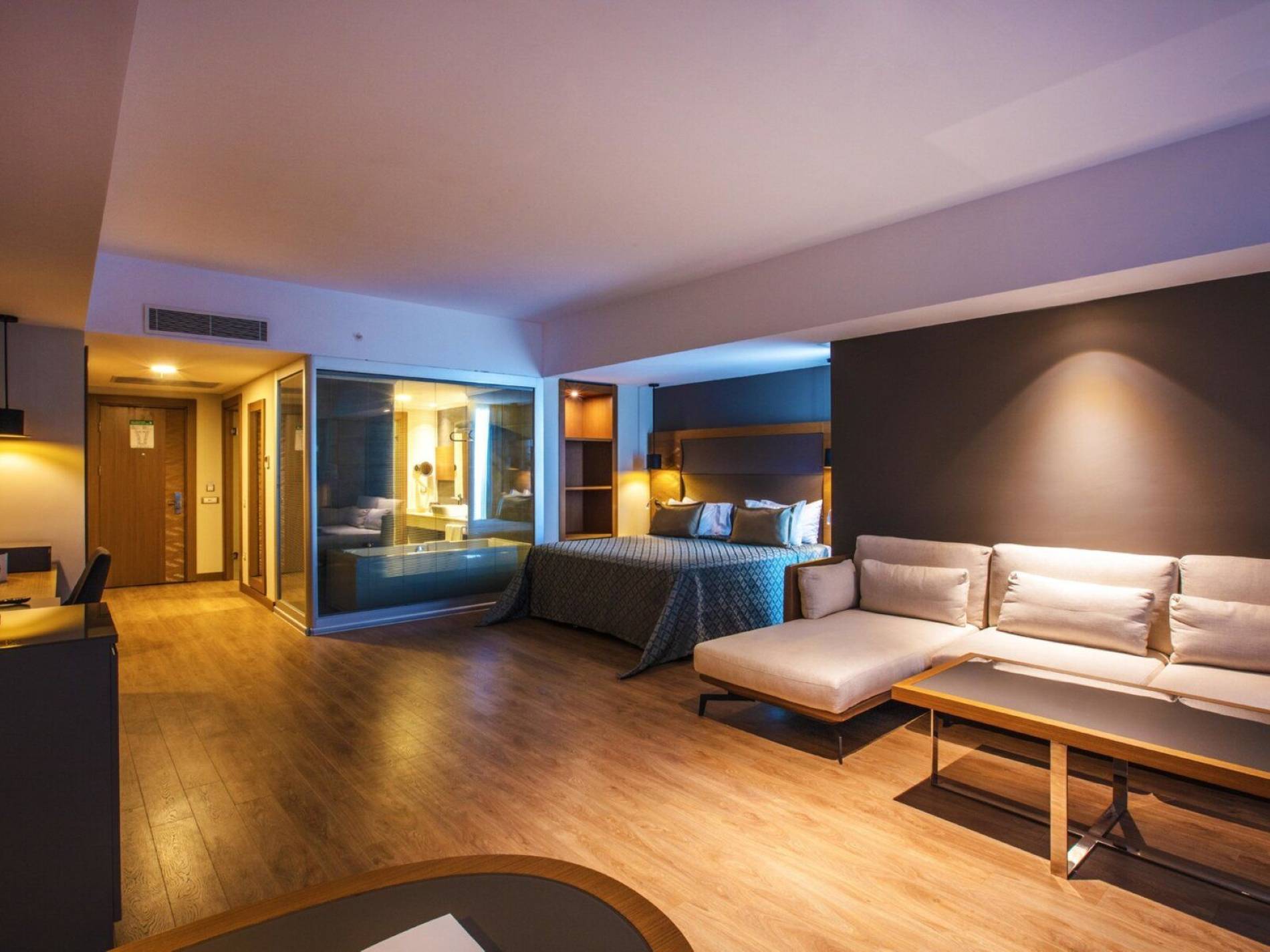 Corner Suite Sea View
