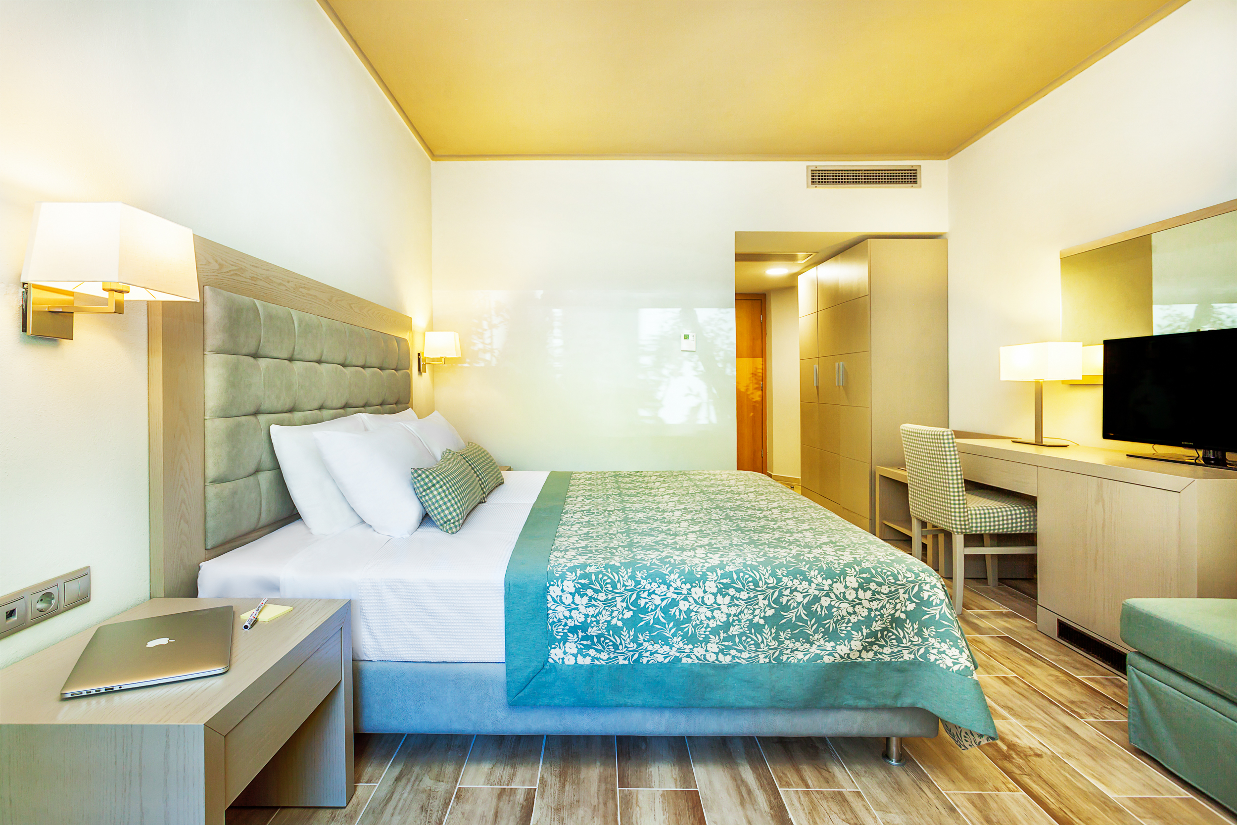 Room, Double or Twin Bed, Partial View