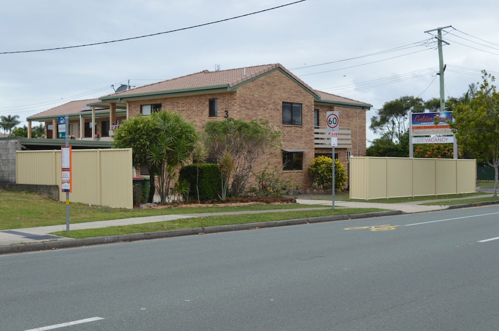 Golden Beach Motor Inn 4/45