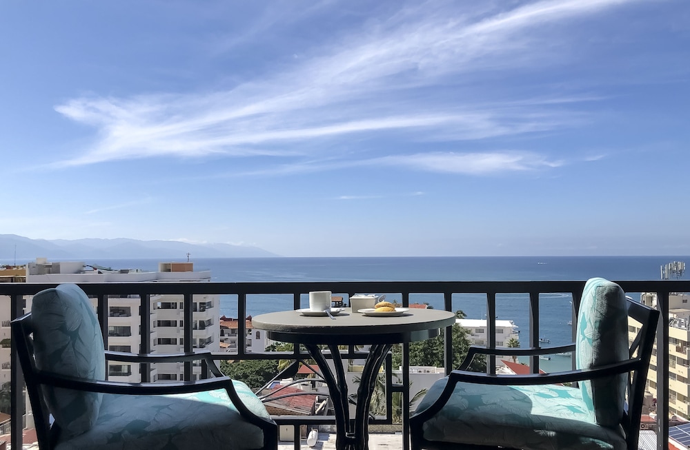 SUITE, DOUBLE BED, OCEAN FRONT