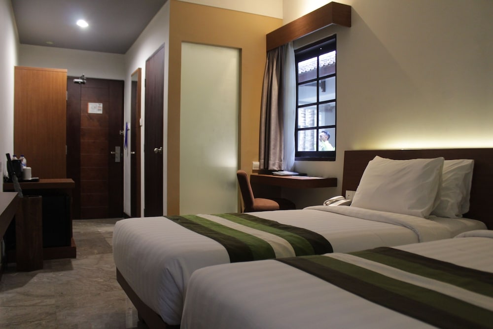 Grand Whiz Hotel Nusa Dua 33/75