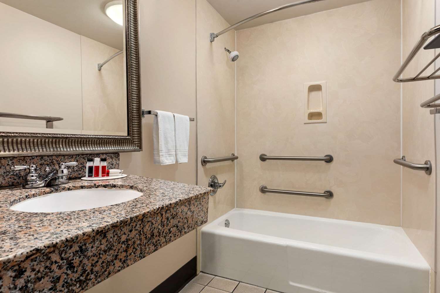 Hotel Bo, a Days Inn by Wyndham Chattanooga Downtown 46/48