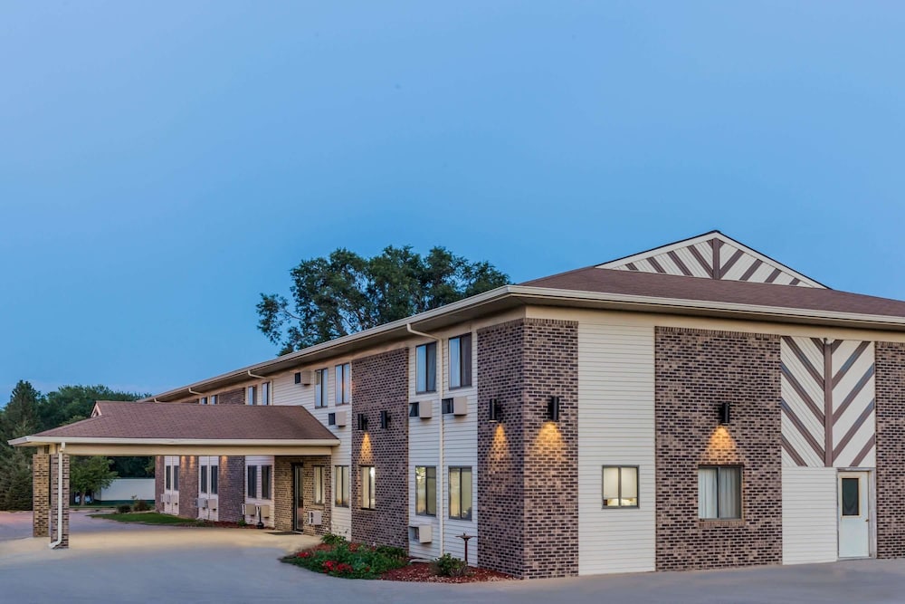 Super 8 By Wyndham Madison 1/22