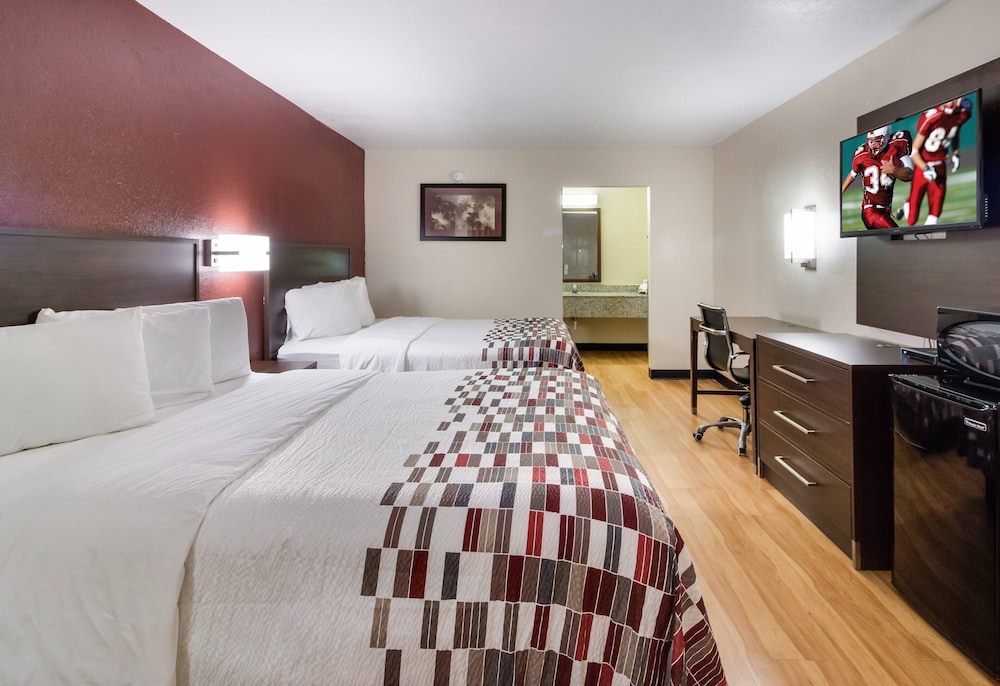 Red Roof Inn & Suites Commerce 19/33