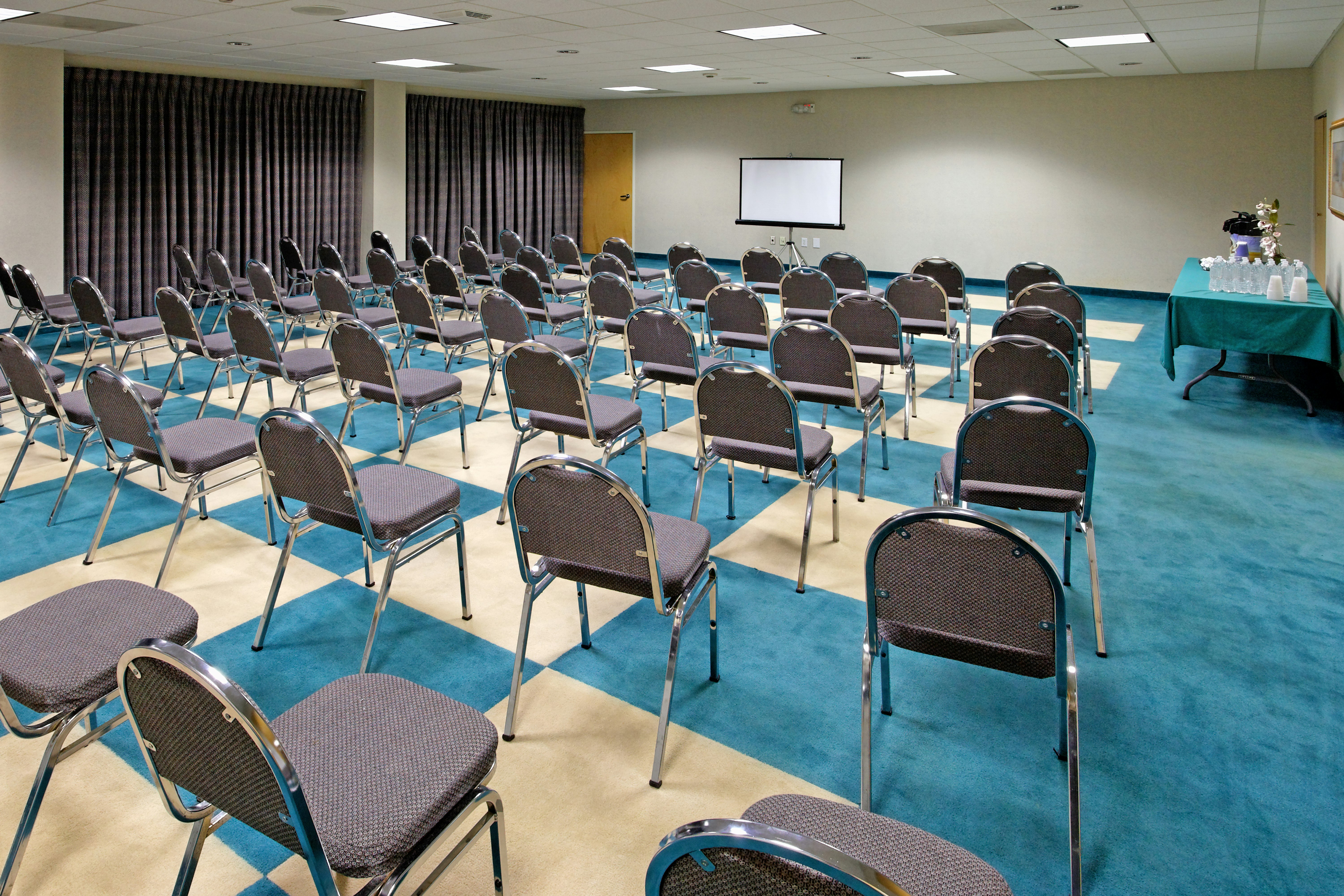 Holiday Inn Express & Suites San Antonio Rivercenter Area, an IHG Hotel 32/50