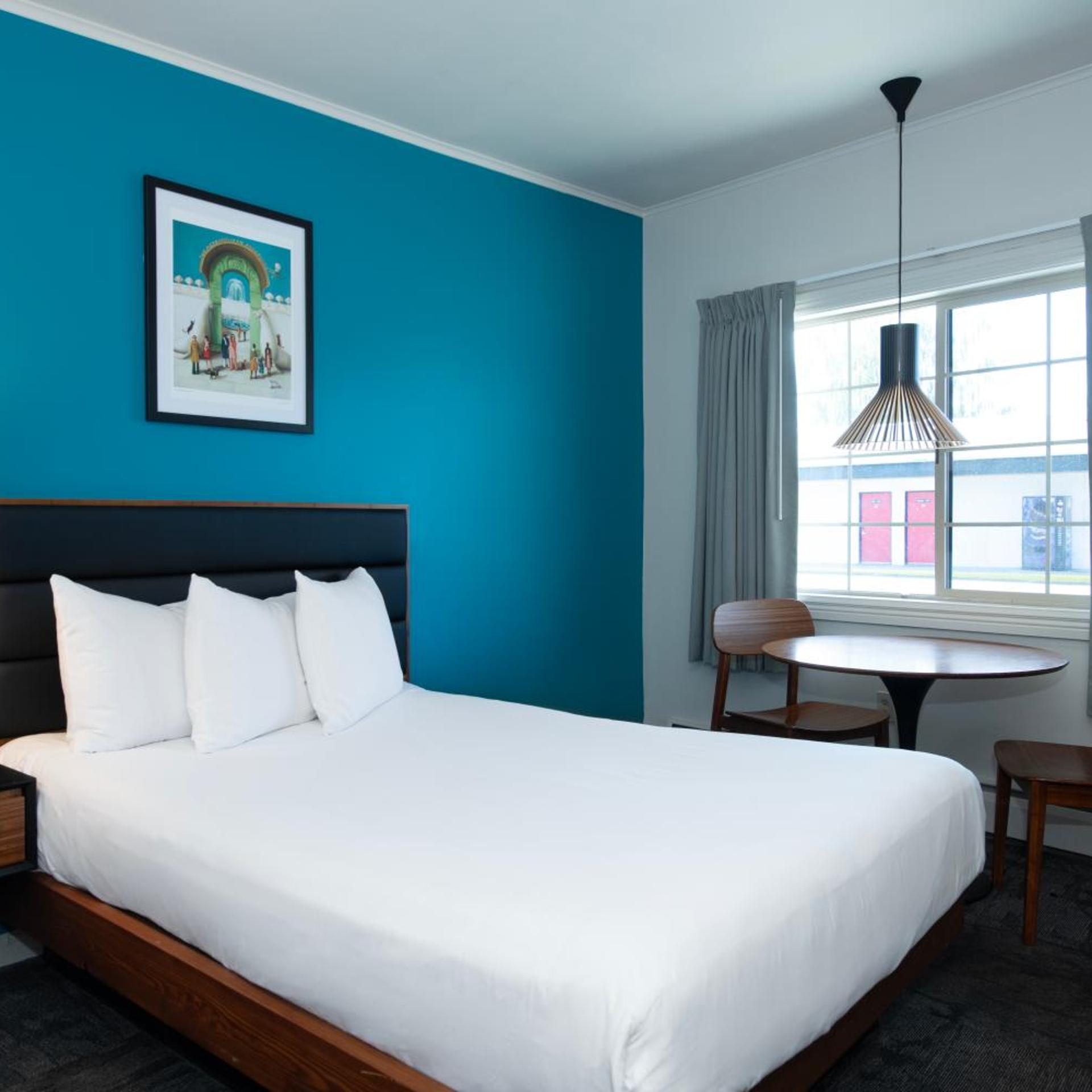 The Sapphire Motel 12/50