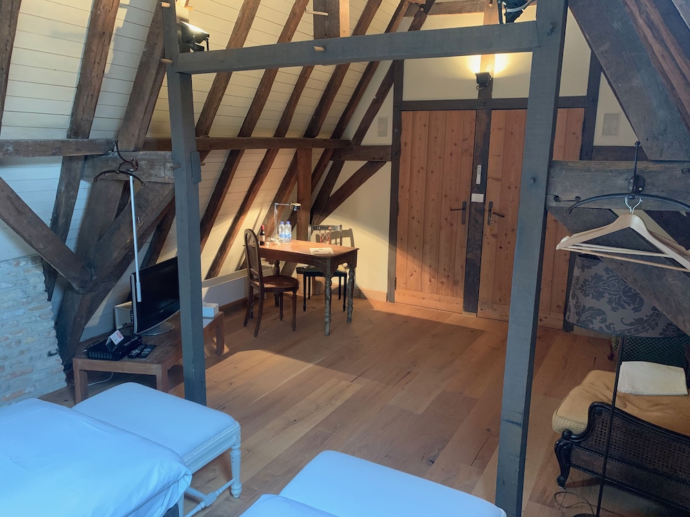 1669 Bed And Breakfast 50/50