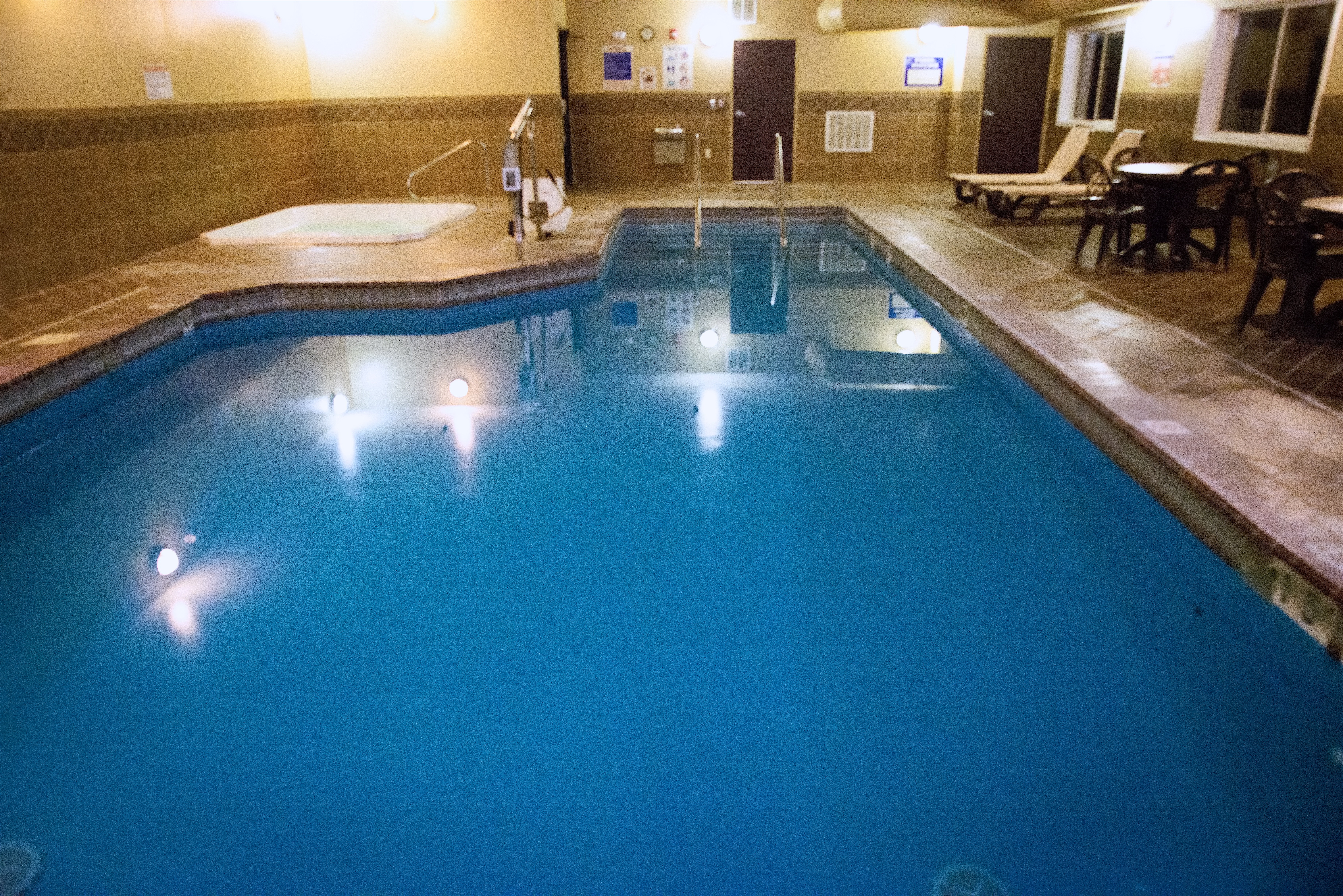 Holiday Inn Express Devils Lake 8/21
