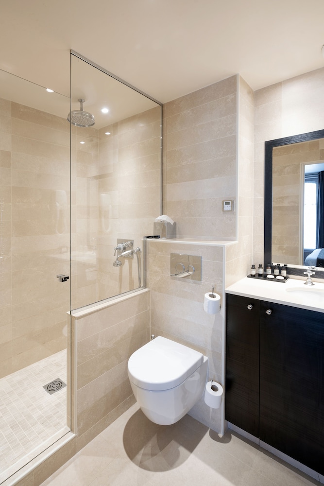 Top, Deluxe, Queen Bed, Eiffel View, Balcony، Hotel Saint-Louis Pigalle 4/5