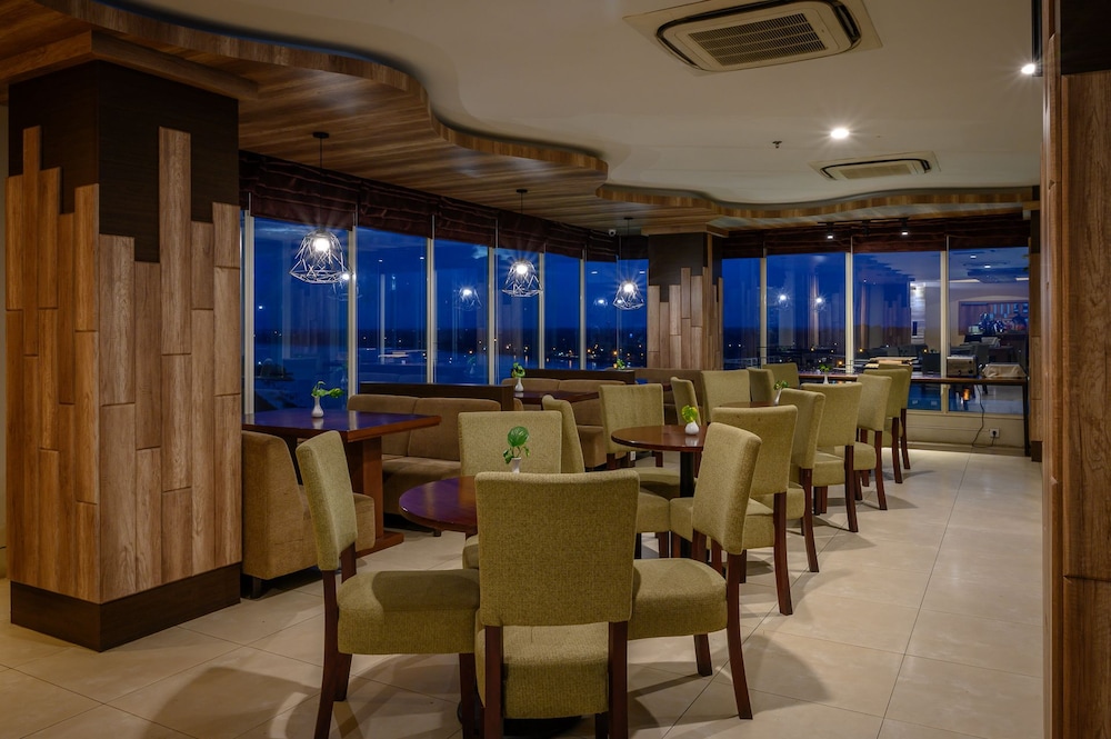 Infinity Hotel 33/42