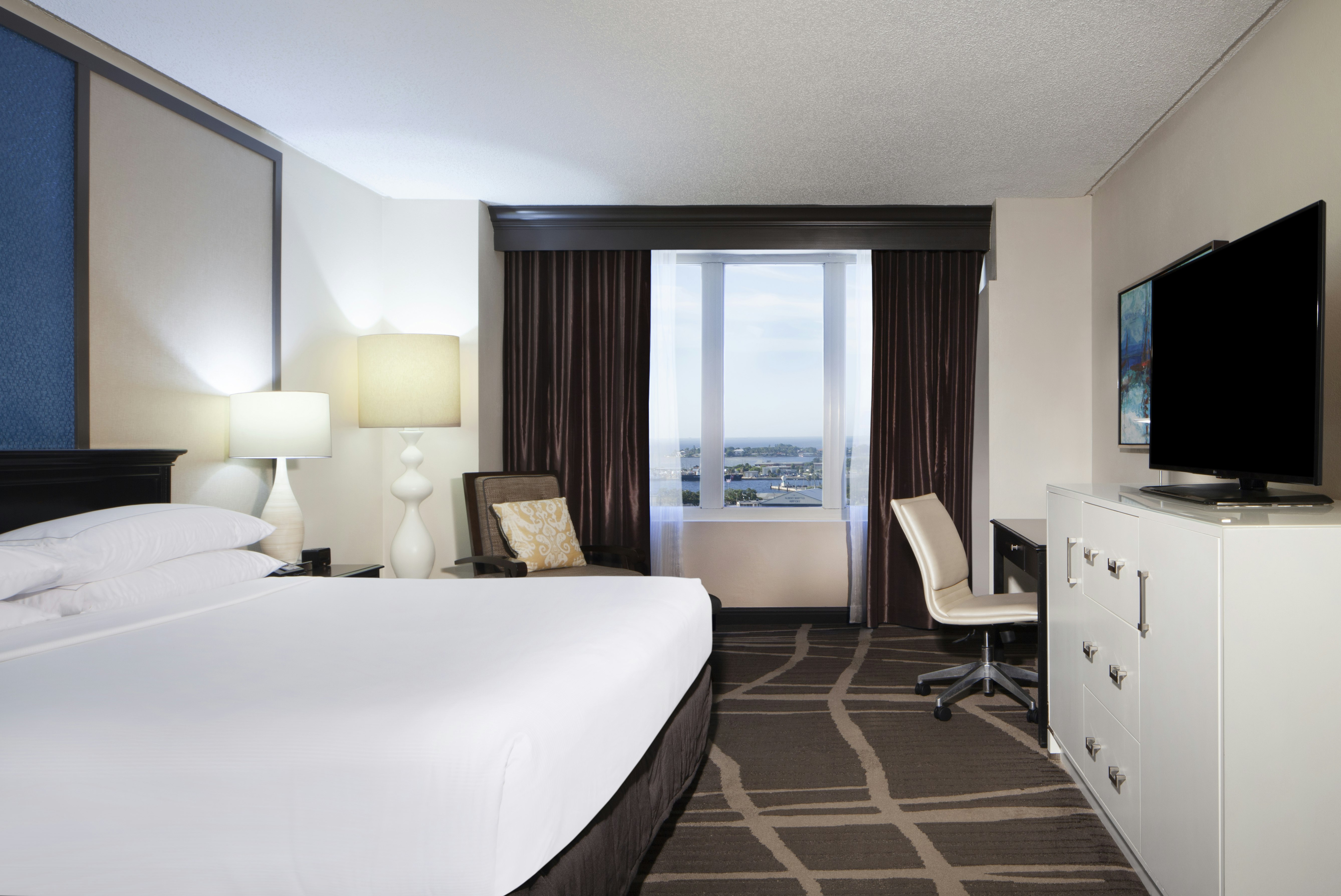 ROOM, KING BED