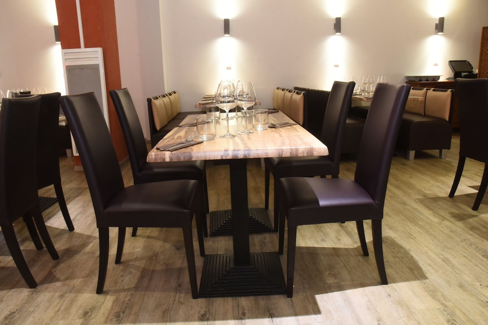 restaurant cafeteria