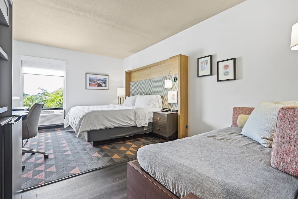 Holiday Inn St. Petersburg West 7/59
