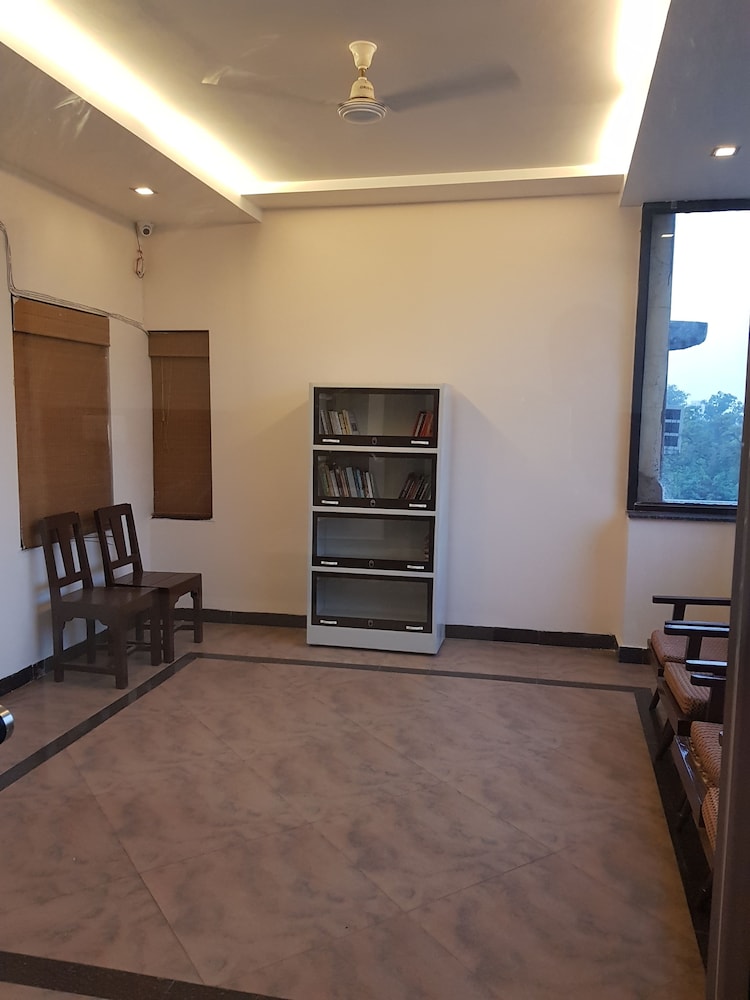 Hotel Meera 31/42