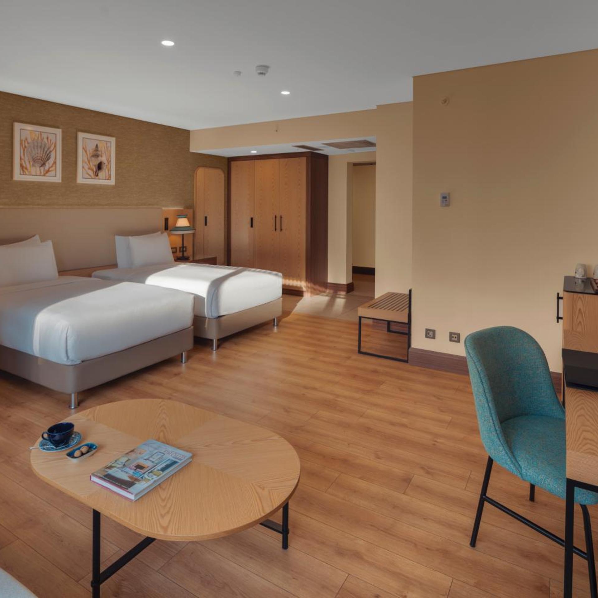 DELUXE, TWIN BEDS