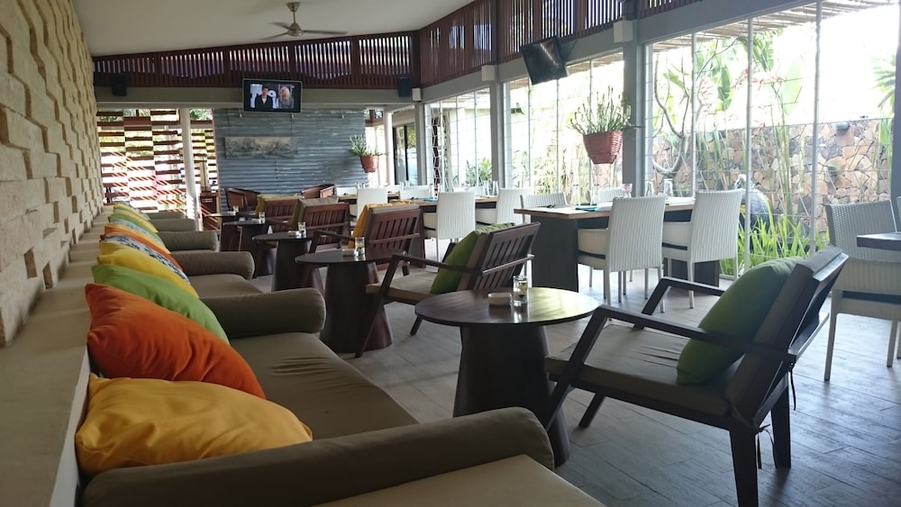 Ayom Suite 26/44