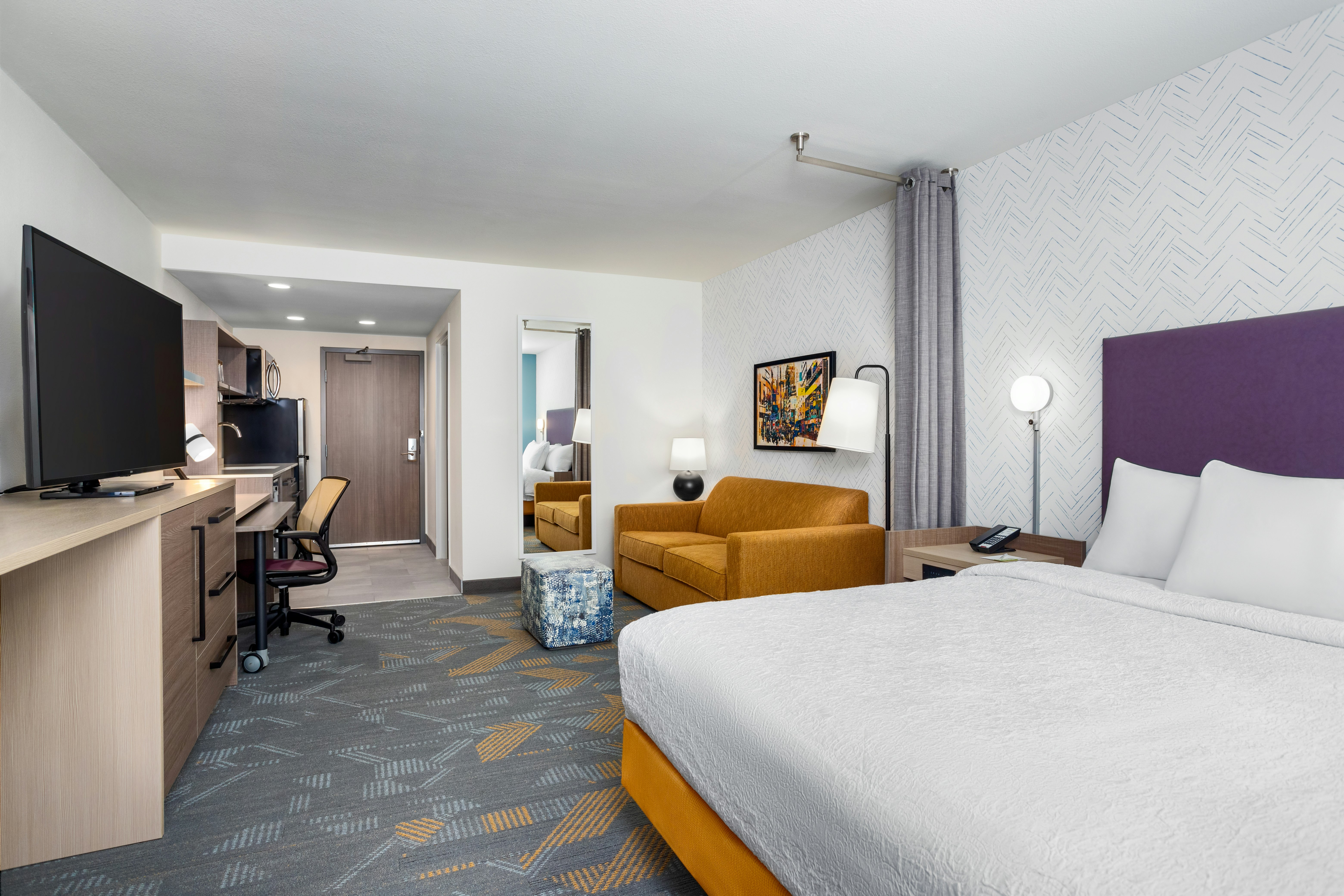 STUDIO, SUITE, KING BED
