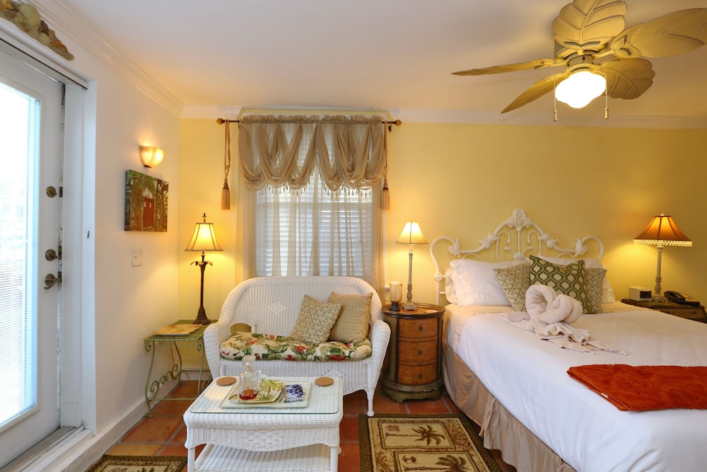 Beachfront Bed & Breakfast 6/46